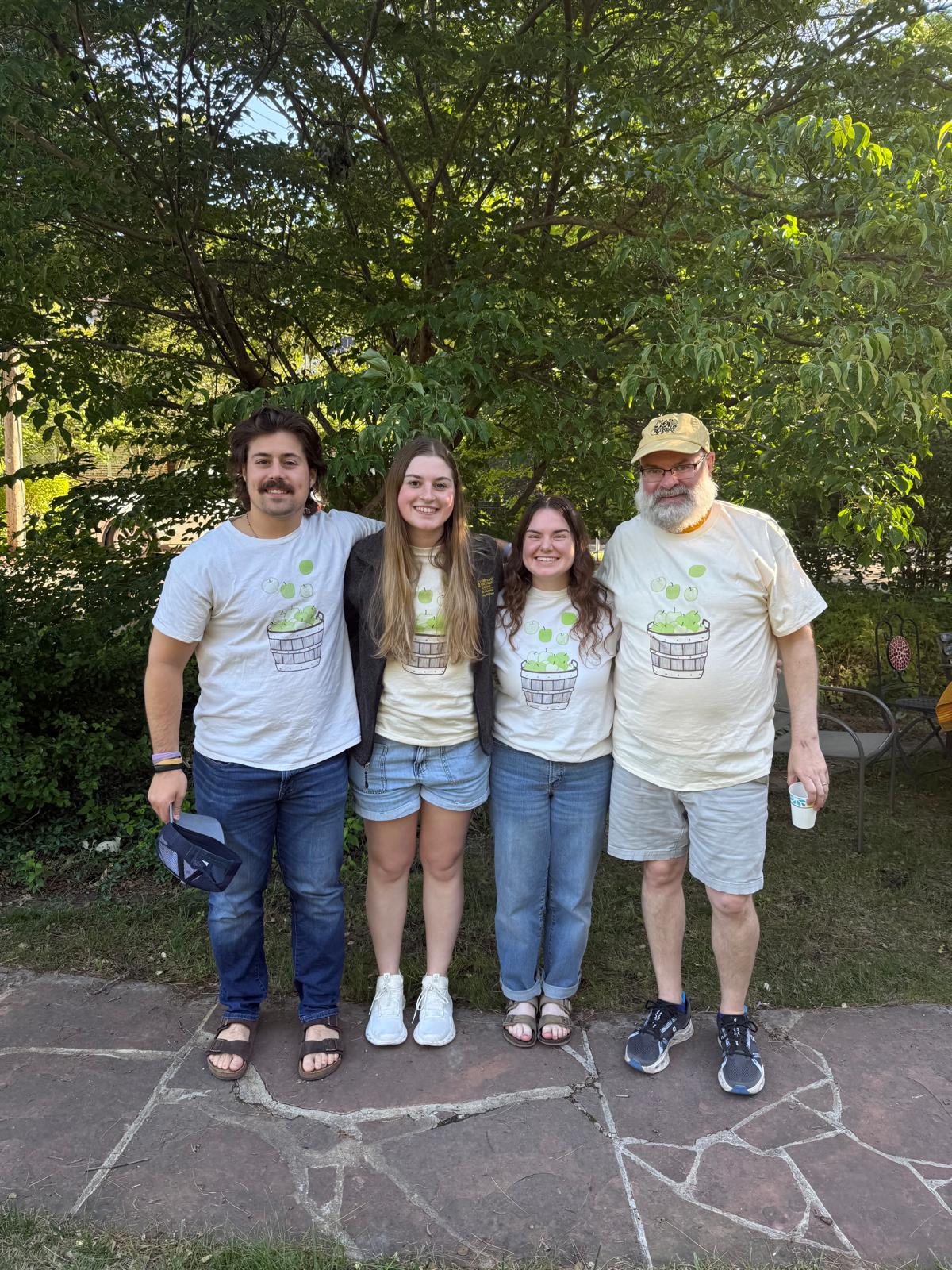 Apple shirt twins